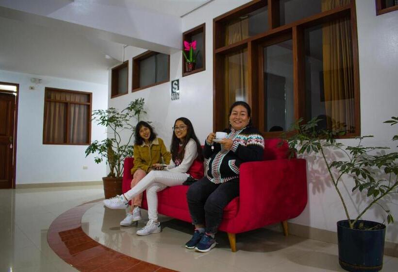 هتل Explorer Deluxe