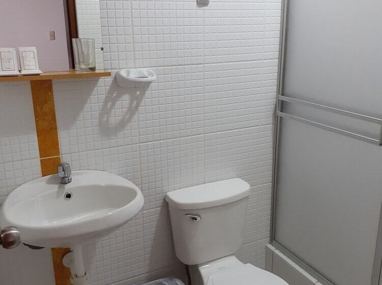 هتل Explorer Deluxe