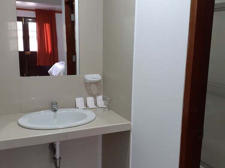 هتل Explorer Deluxe