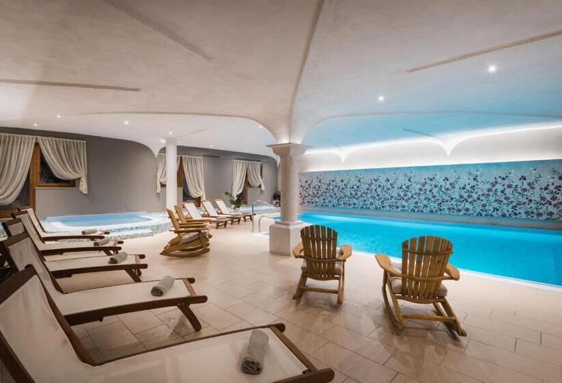 Отель Laguscei Dolomites Mountain