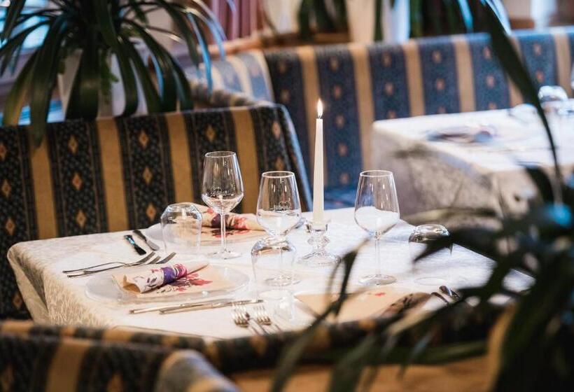 Отель Laguscei Dolomites Mountain