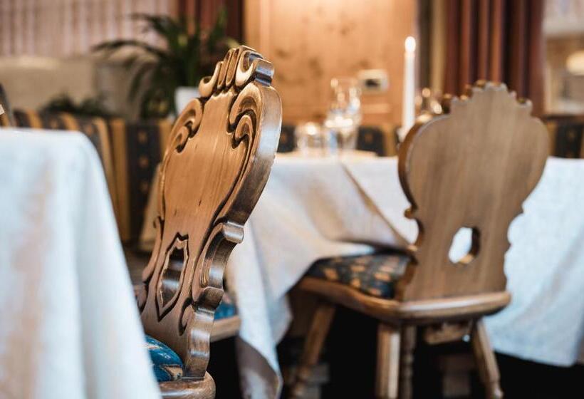 Отель Laguscei Dolomites Mountain