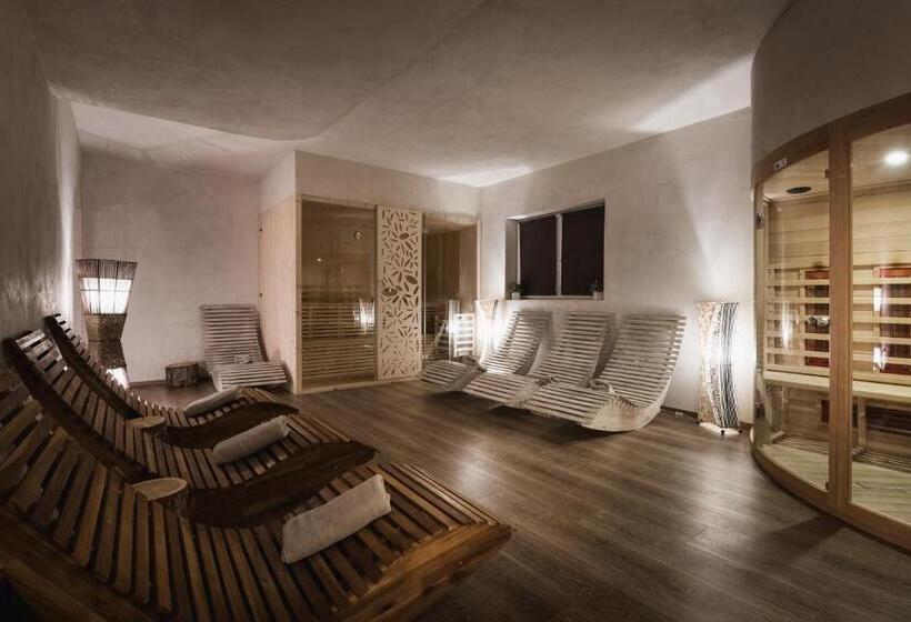 Отель Laguscei Dolomites Mountain