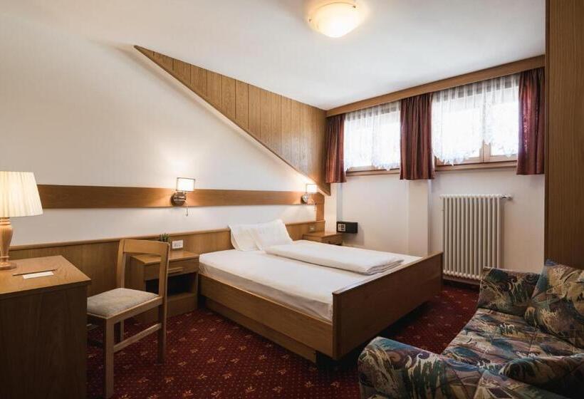 Отель Laguscei Dolomites Mountain