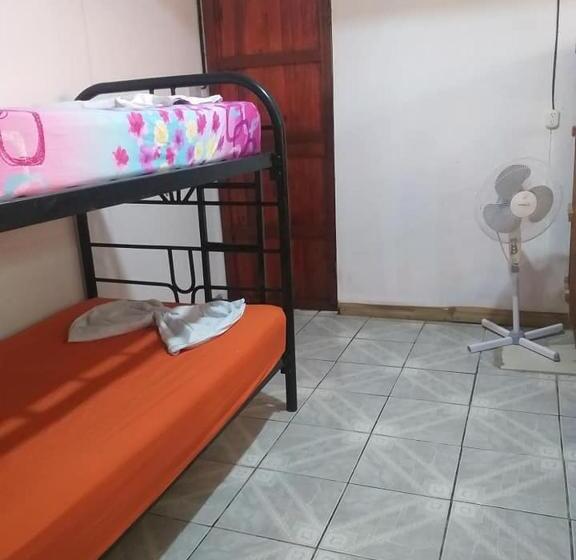 هتل Downtown Montezuma Hostel