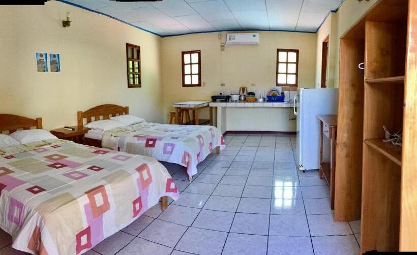 هتل Downtown Montezuma Hostel