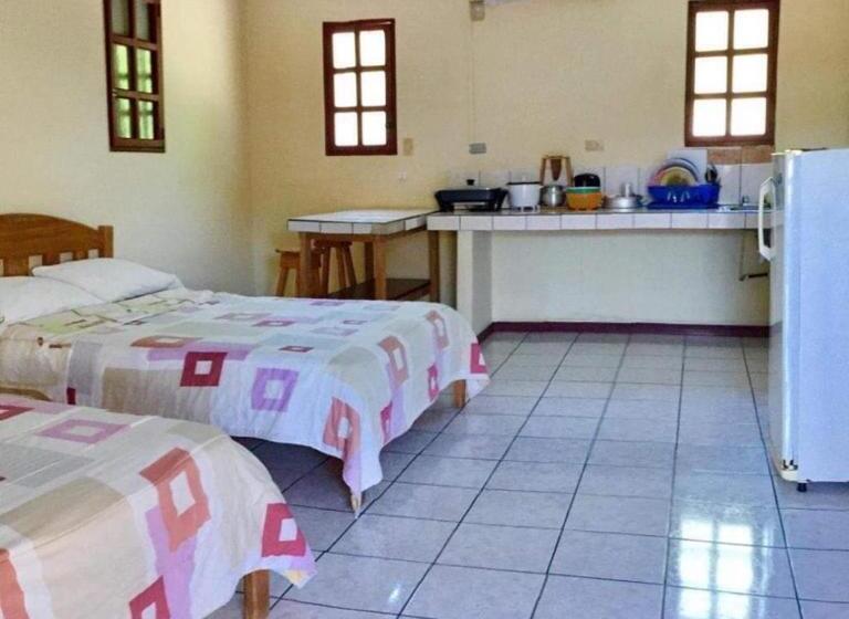 هتل Downtown Montezuma Hostel