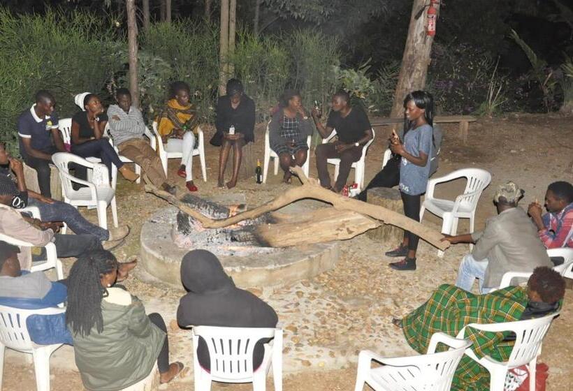 בית מלון כפרי Nyore Hillside Retreat