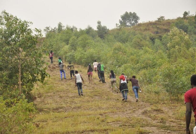 בית מלון כפרי Nyore Hillside Retreat