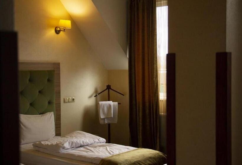 هتل Pivdenna Brama