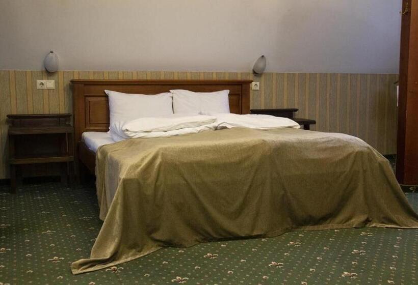 هتل Pivdenna Brama