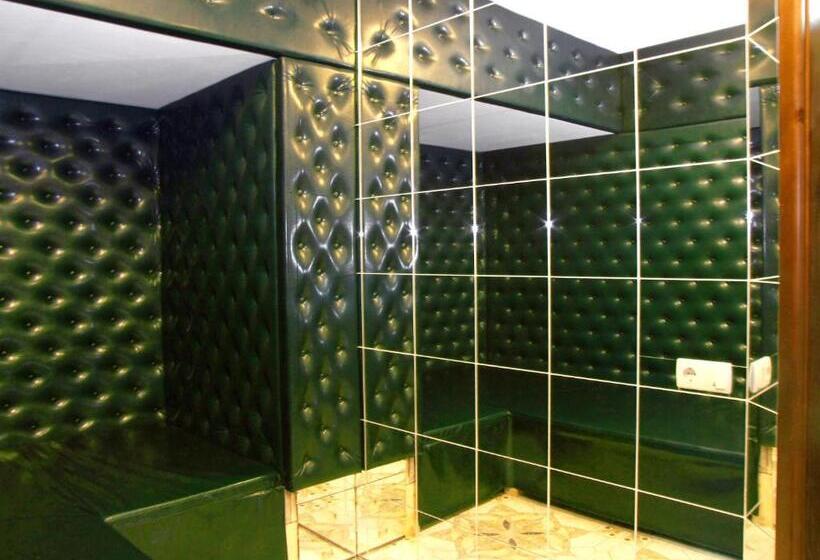 هتل Pivdenna Brama