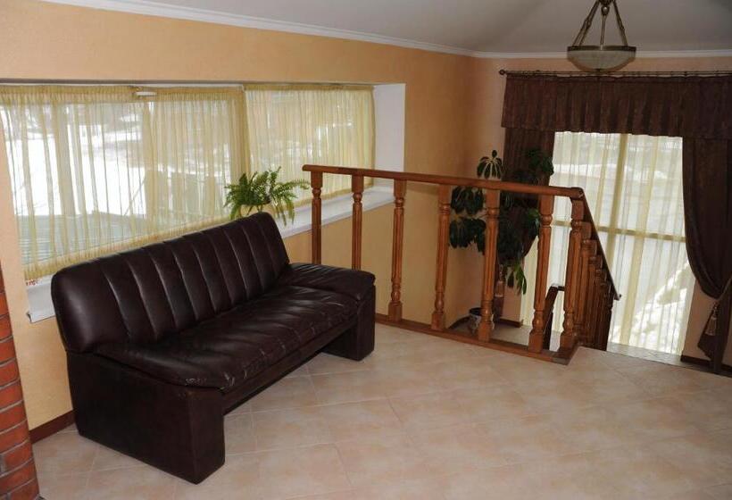 هتل Pivdenna Brama