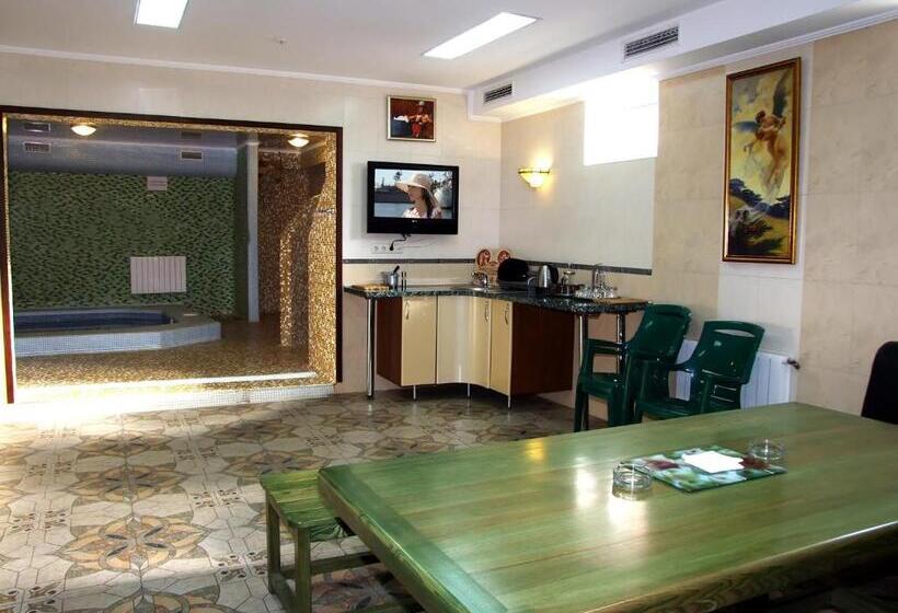 هتل Pivdenna Brama