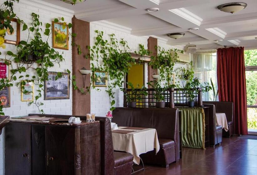 هتل Pivdenna Brama