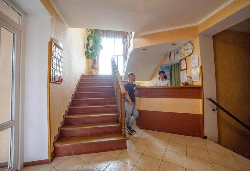 هتل Pivdenna Brama