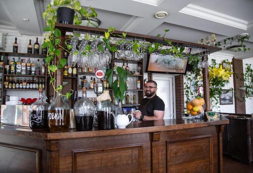 هتل Pivdenna Brama