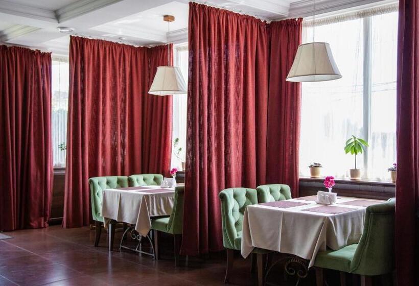 هتل Pivdenna Brama