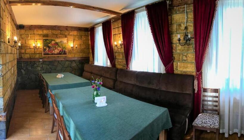 هتل Pivdenna Brama