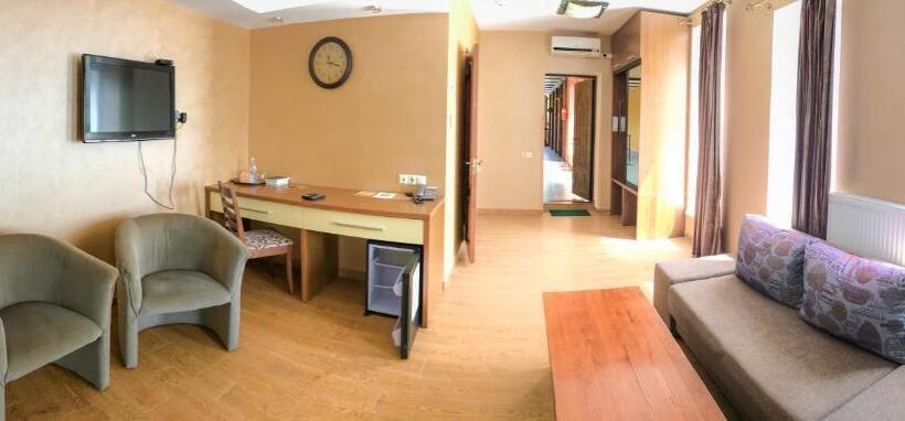 هتل Pivdenna Brama