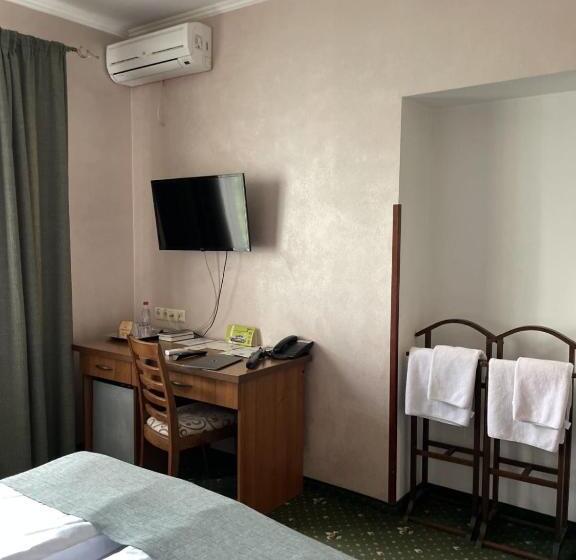 هتل Pivdenna Brama