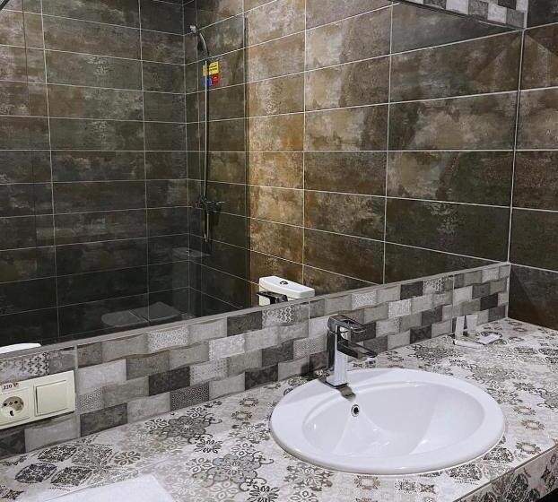 هتل Pivdenna Brama