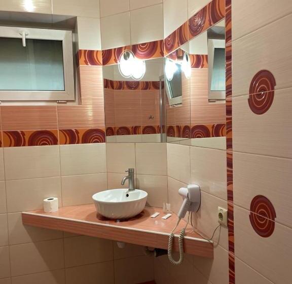 هتل Pivdenna Brama