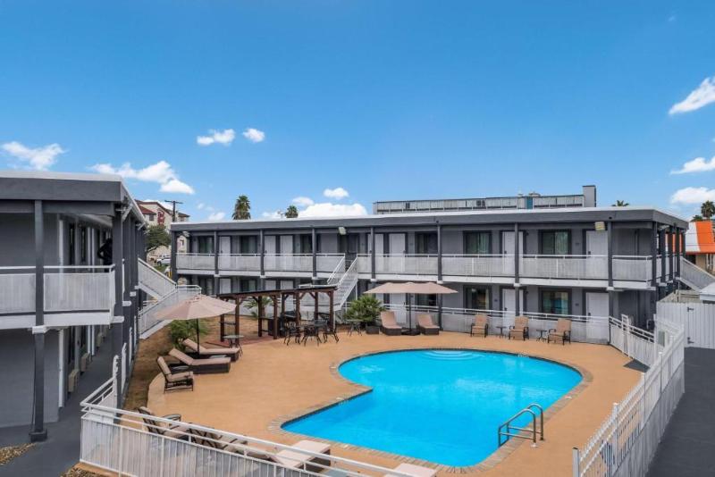 Surestay Hotel Laredo By Best Western