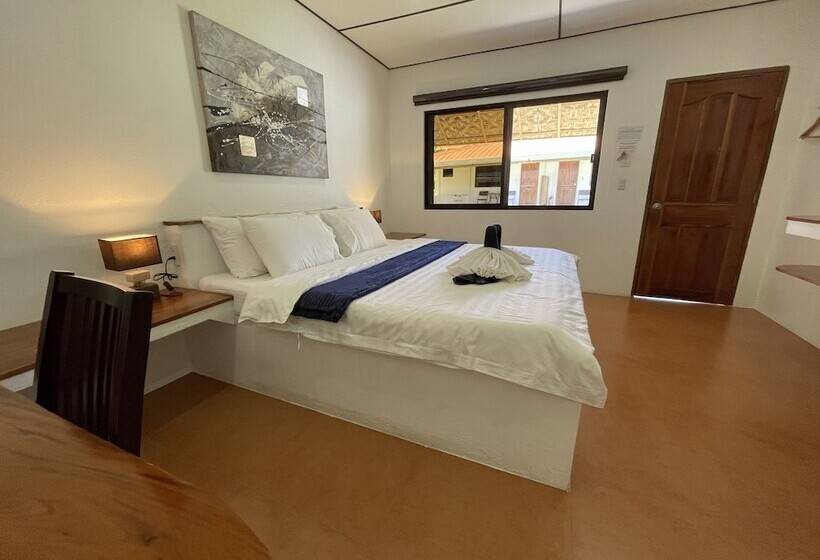 Parrot Resort Moalboal