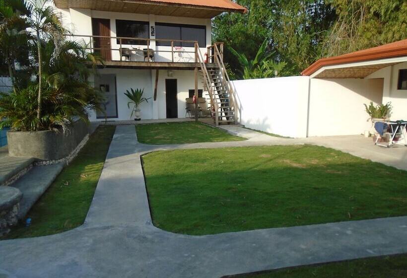 Parrot Resort Moalboal