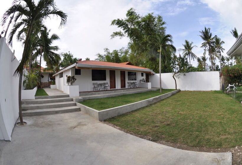 Parrot Resort Moalboal