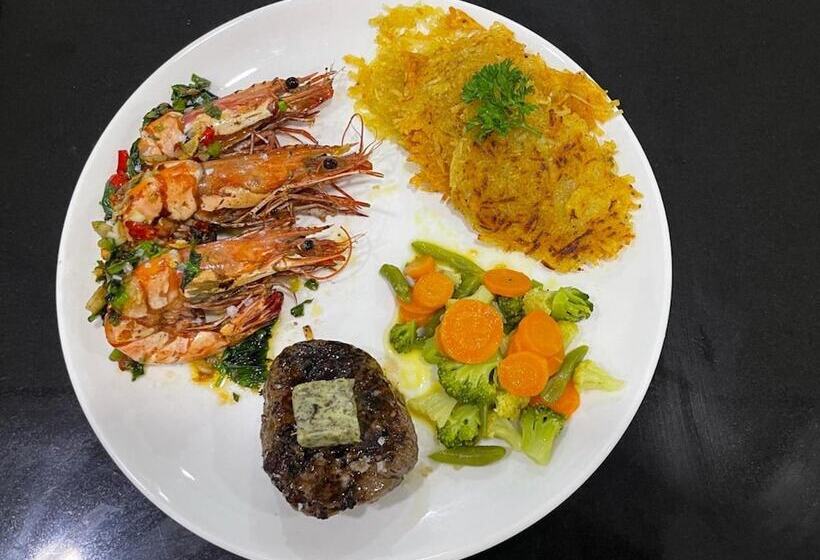 Parrot Resort Moalboal