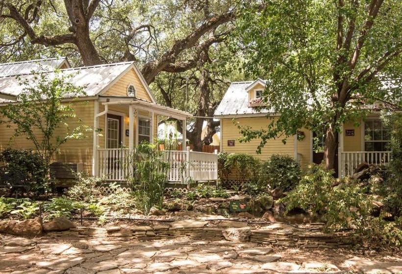 Pomegranate House & Cottages B&b