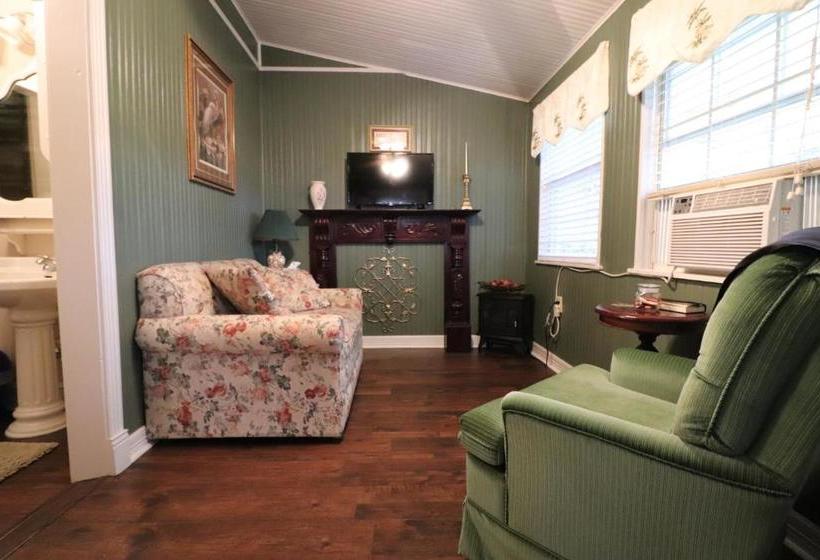 Pomegranate House & Cottages B&b