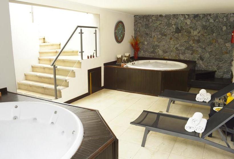 استراحتگاه Careyes Villa De Mar & Spa