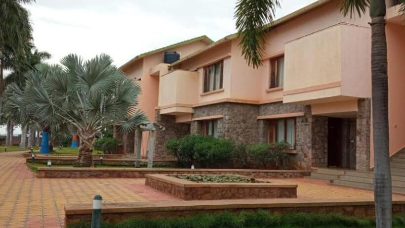 Krishna Heritage Resort
