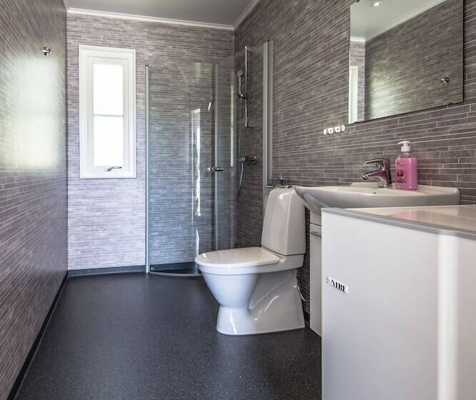 הוסטל Halens Camping Och Stugby