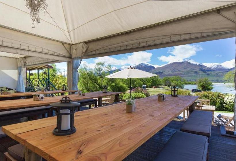 הוסטל Kinloch Wilderness Retreat