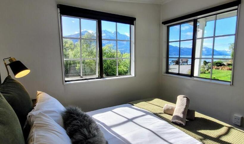 הוסטל Kinloch Wilderness Retreat