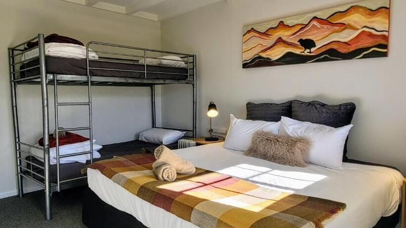 הוסטל Kinloch Wilderness Retreat