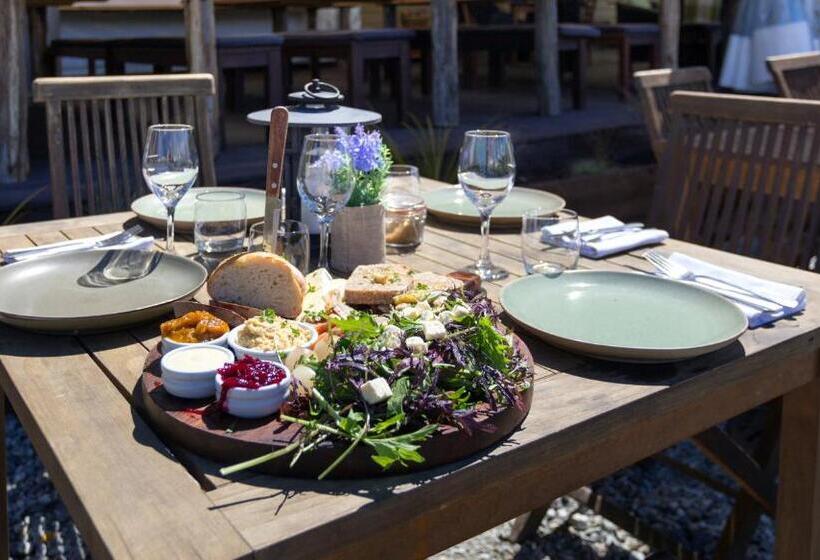 הוסטל Kinloch Wilderness Retreat