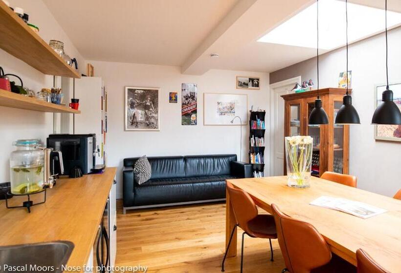 تختخواب و صبحانه De Auw Sjoekelaatfabriek