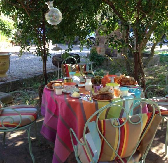 مبيت وإفطار Le Mas Du Centaure