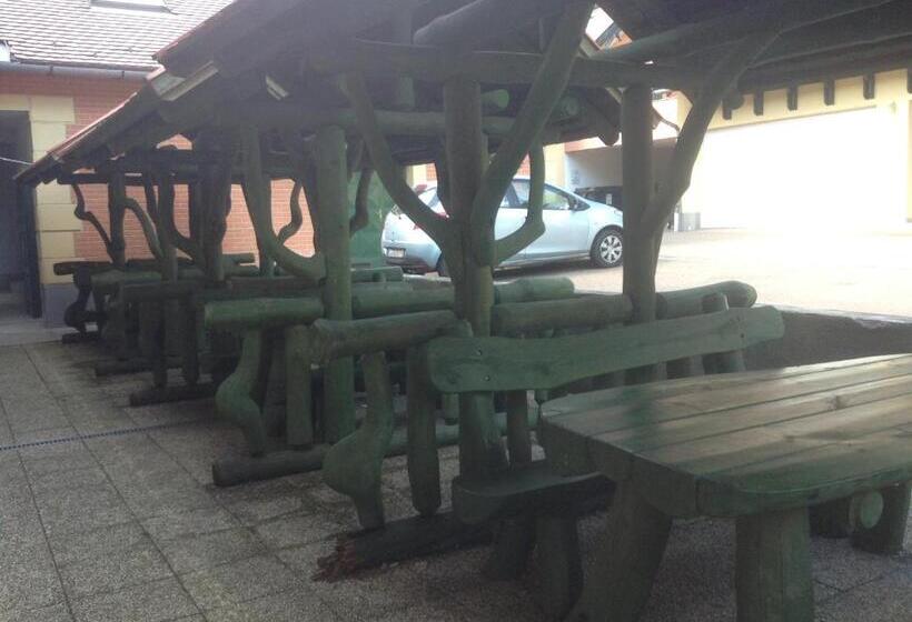 ベッドアンドブレックファースト St. Hubertus étterem és Panzió