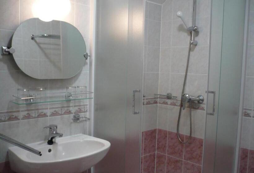 ベッドアンドブレックファースト St. Hubertus étterem és Panzió