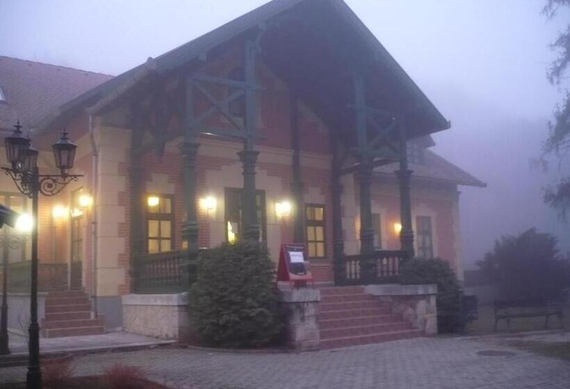 ベッドアンドブレックファースト St. Hubertus étterem és Panzió