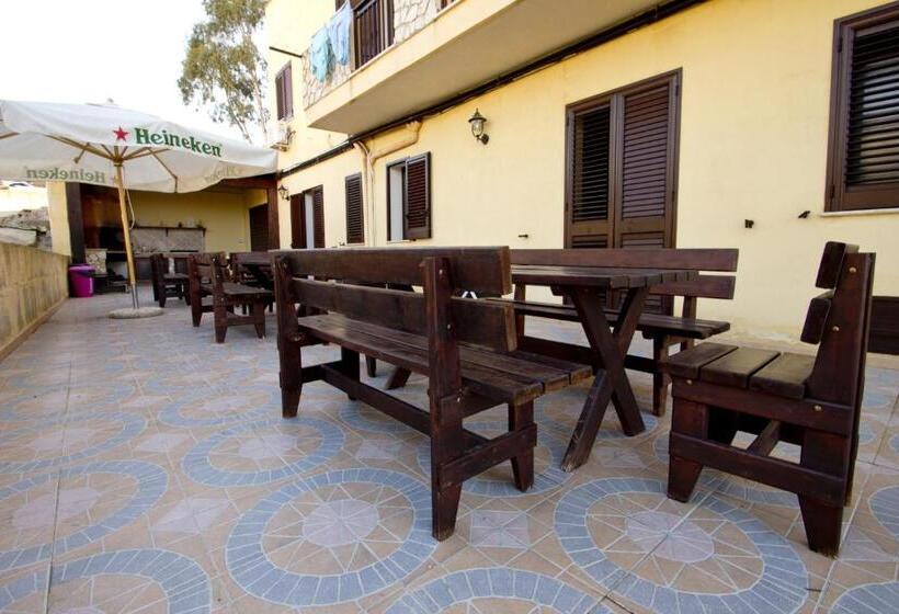 مبيت وإفطار Villa Jolanda & Carmelo