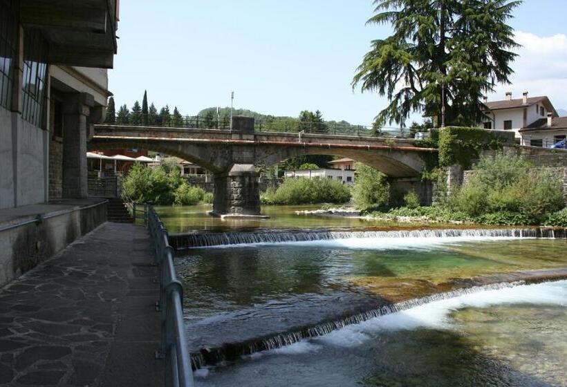 فندق Albergo Al Tarcentino