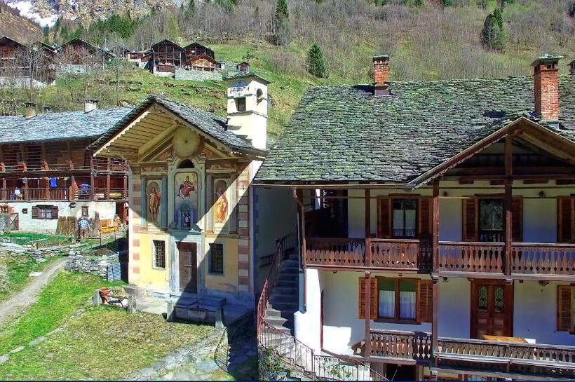 בית מלון כפרי Albergo Montagna Di Luce