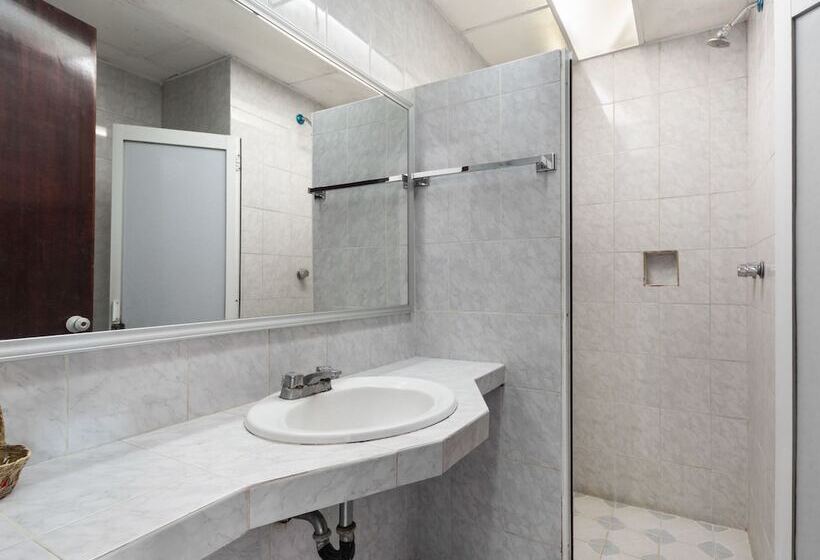 酒店 OYO Casa Blanca